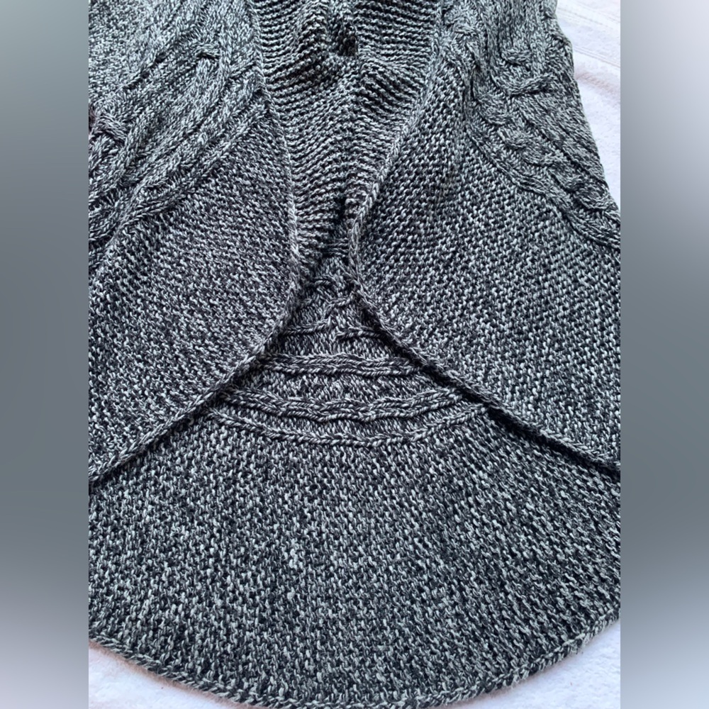 Express Grey/black shirt sleeve sweater cardigan. Size M. - Picture 9 of 9
